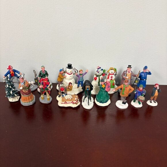 Lot Of Lemax Christmas Village Figures Accessories Good Condition (as is) - Picture 2 of 13